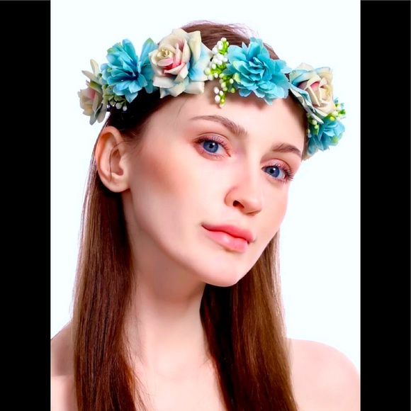 Realistic Looking Hair Flower Wreath - Picture 2 of 3